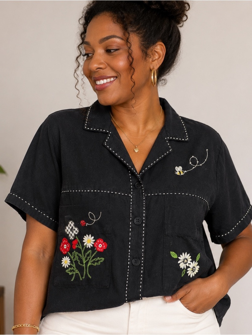 Alfred Dunner Women Embroidered Bees Floral Short Sleeve Shirt Black Size 12